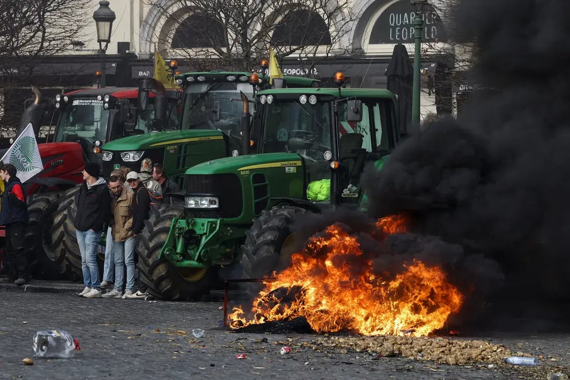 2025_12_18T125559Z_1758342268_RC20JIA609HJ_RTRMADP_3_EU_SUMMIT_FARMERS_PROTEST.JPG